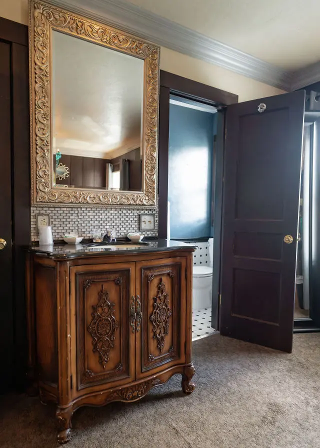forest house lodge room photos